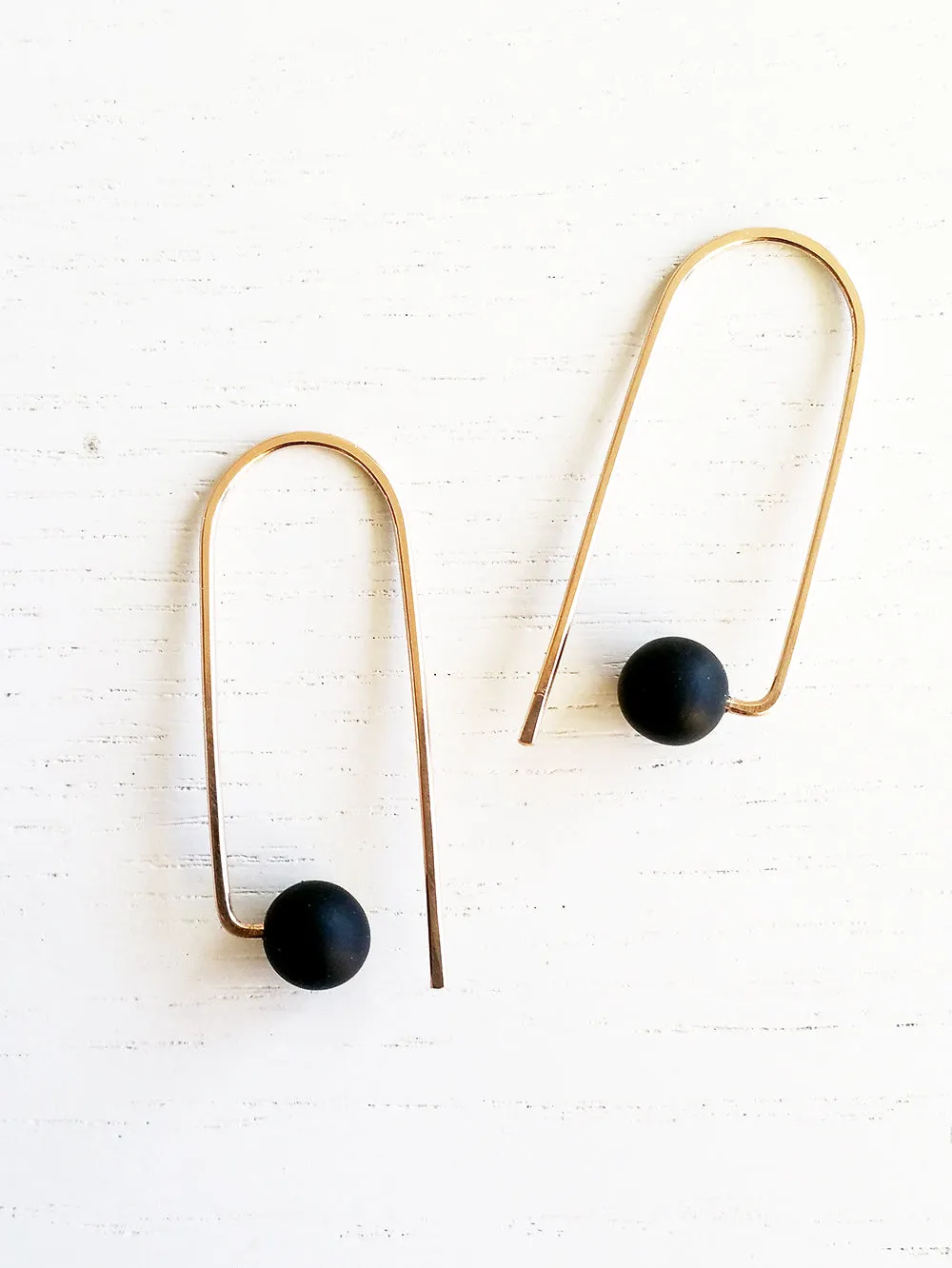 Hyworks: Curve W Earrings Black