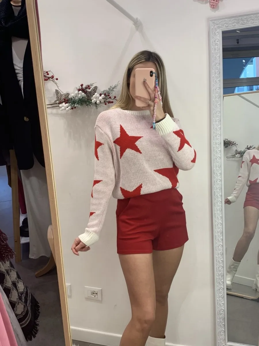 Maglione bianco con stelle rosse