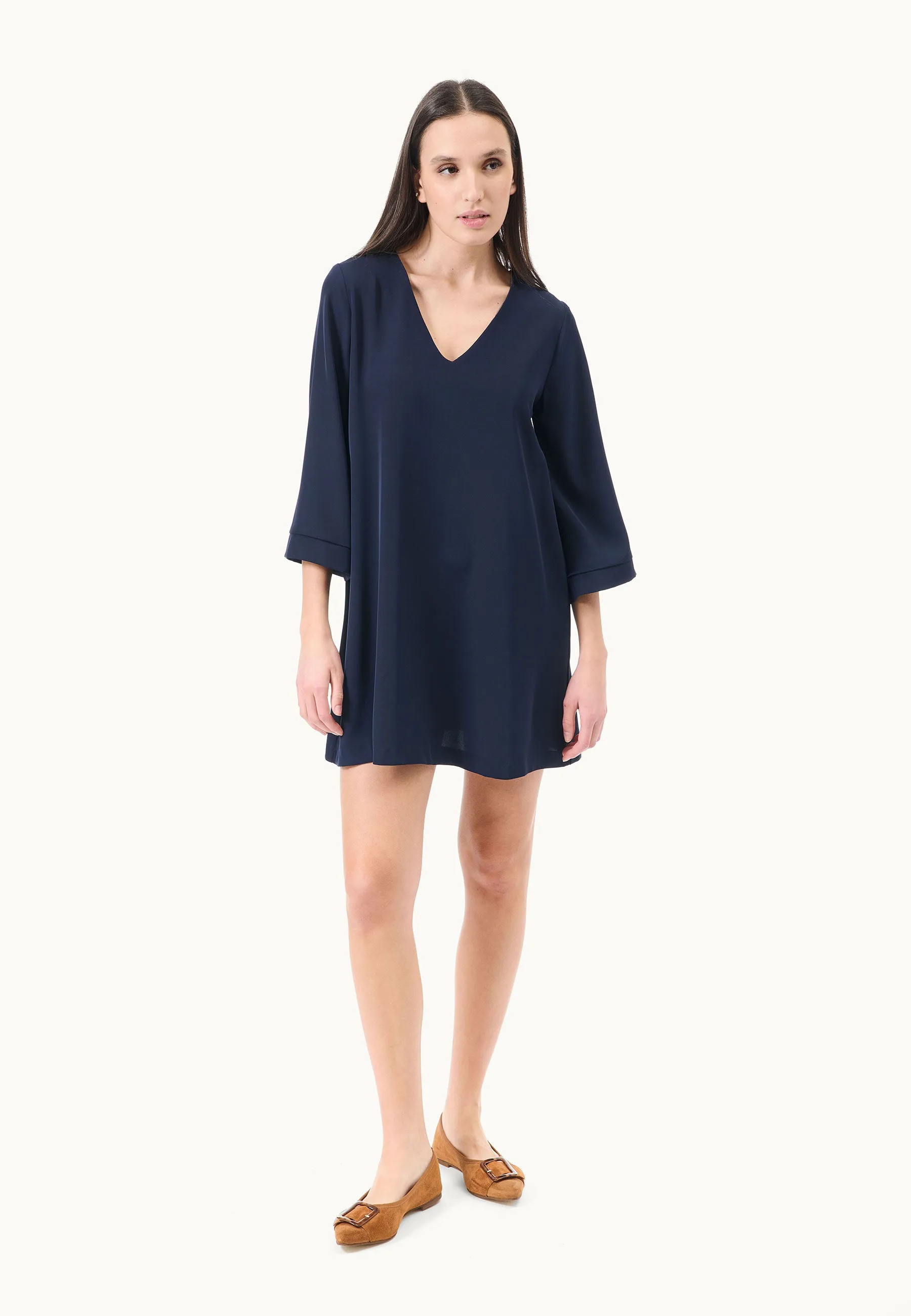 Vestito corto scollo a v